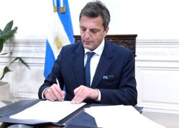 El oficialismo presentó un proyecto para que solo paguen Ganancias los trabajadores que ganan más de $150.000 por mes