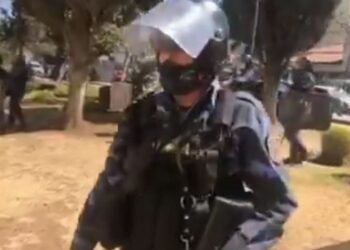 Salta | Lucha docente: buscaron hablar con senadores y los frenó infantería.