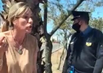 Funcionaria de Sáenz amenaza a docentes: «Negra de mierda, si tuviera una 4 x 4 te paso por encima».