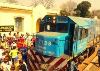 Histórico: Embarcación vio pasar los Trenes del Ferrocarril Belgrano Cargas.