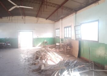 PIQUETERO IMPIDE QUE REMODELEN UNA ESCUELA EN YACUY