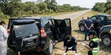 Orán: interceptaron una camioneta en plena calle, la policía halló 25 kilos de cocaína y hay un abogado detenido