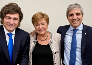 El FMI le bajó la proyección de crecimiento a la Argentina y prevé más inflación y desempleo