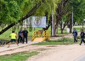 Tartagal: tensión al costado de una ruta por un joven con un objeto punzante que fue reducido por la Policía