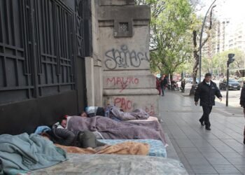 La pobreza llegó al 32,3% en el primer semestre y hay cuestionamientos a cómo se mide