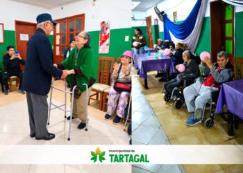 Juegos, alegría y compañerismo: el Hogar de Ancianos festejó el Día de la Madre