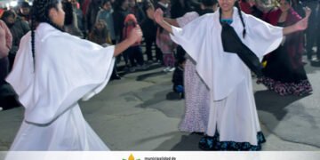 Tartagal vive una noche de danza con academias y feria en el Monumento a Güemes
