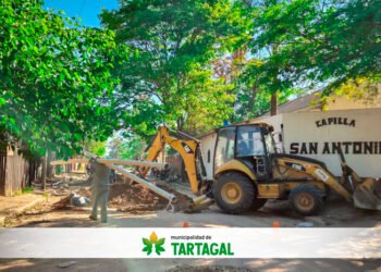 Tartagal avanza con un empalme de cañerías para mejorar la presión del agua en un barrio