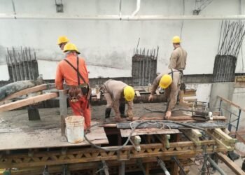 La economía rebotó en agosto pero no recupera lo perdido en julio, y septiembre llega con señales dispares
